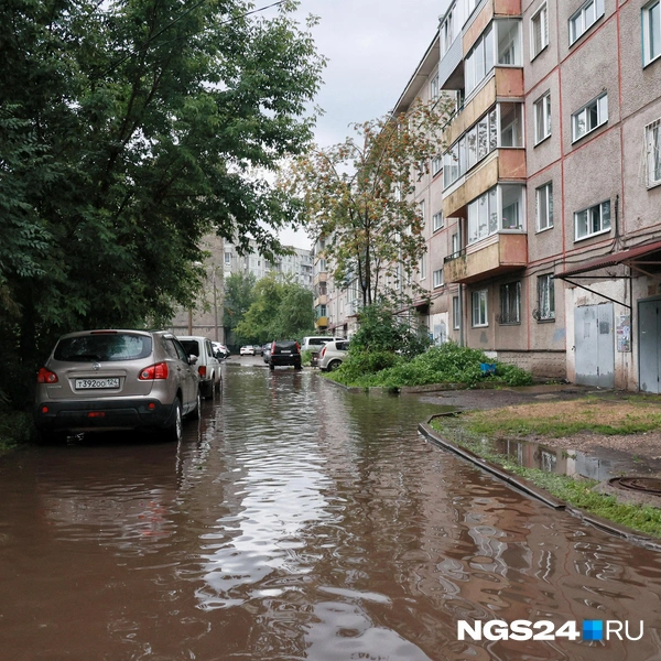 В таких дворах живет немало людей пенсионного возраста | Источник: Мария Ленц / NGS24.RU