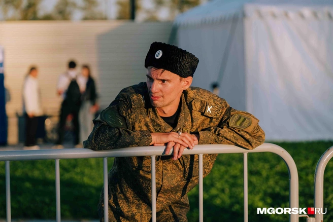 Охрану мероприятия осуществляли вооруженные силовики и казаки | Источник: Даниил Пономаренко / MGORSK.RU