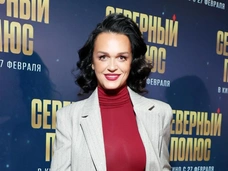 44-летняя Слава красуется в ярком купальнике и нижнем белье: «Бабуся еще о-го-го!»
