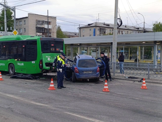 Сколько человек было в автомобиле — неизвестно | Источник: ГАИ Свердловской области