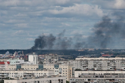 Пожар в промзоне Челябинска: столб дыма виден из других районов
