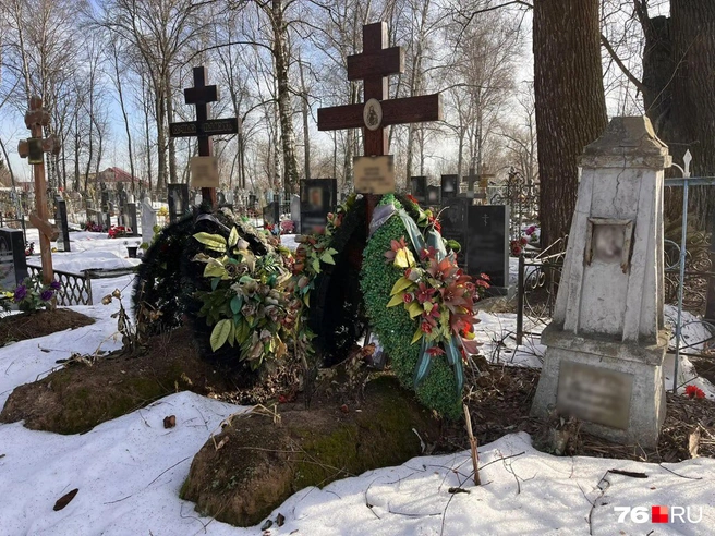 Рядом с могилой прадедушки Алексея была захоронена его бабушка | Источник: Кристина Геворкян / 76.RU