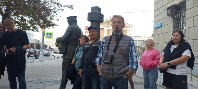 Экскурсия стартовала от Нулевого километра | Источник: Анна Сарапульцева /45.RU