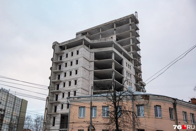 Сейчас на объекте ведут работы | Источник: Кирилл Поверинов / 76.RU