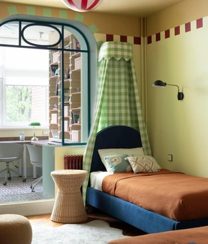 Детская 23 м² для троих детей, вдохновленная «Приключениями Паддингтона»