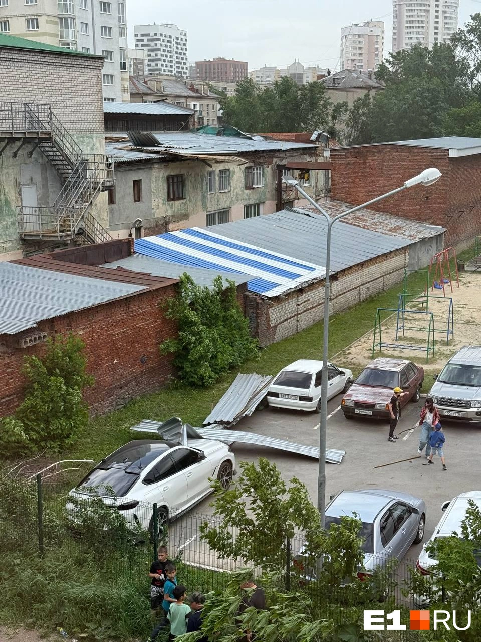 Фото с Авиационной, 75 | Источник: читатель E1.RU