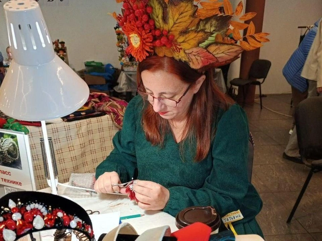 Сразу после переезда в Екатеринбург Татьяна приступила к изготовлению украшений на заказ, стала участвовать в выставках и осваивать новые ремесленные техники. | Источник: Татьяна Садовничая