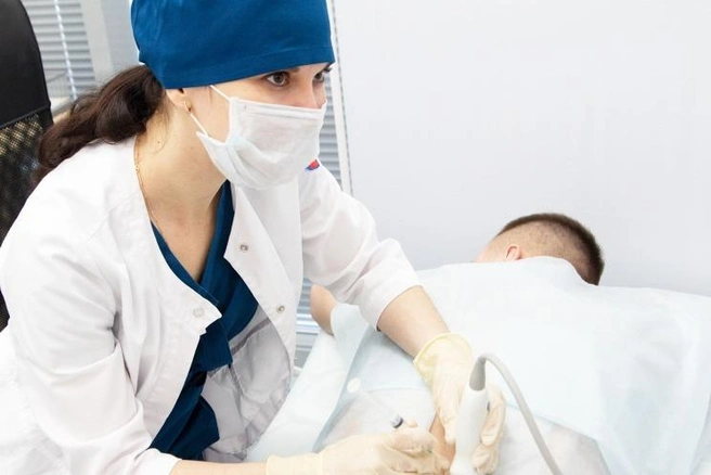 Если боль острая, пациенту могут сделать лечебно-медикаментозную блокаду | Источник: «МРТ Альянс»