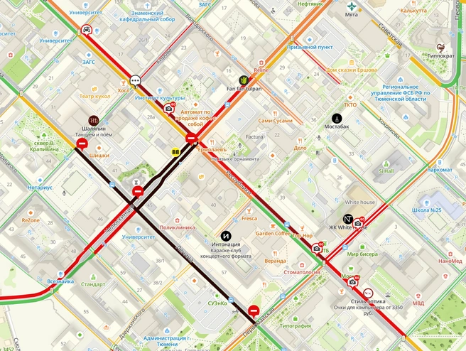 Из-за ДТП в центре пробки | Источник: 2GIS