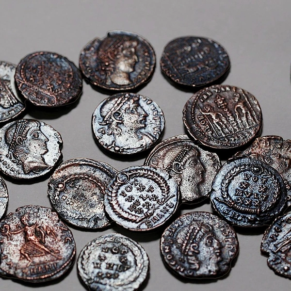 Монеты из клада времен восстания Галла в Иудее | Источник: Emil Aladjem, Israel Antiquities Authority