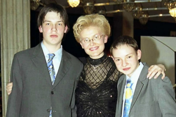 Старший сын телеведущей Юрий работает креативным продюсером в программе «Жить здорово!», а младший, Василий, – юрист, 2003 год