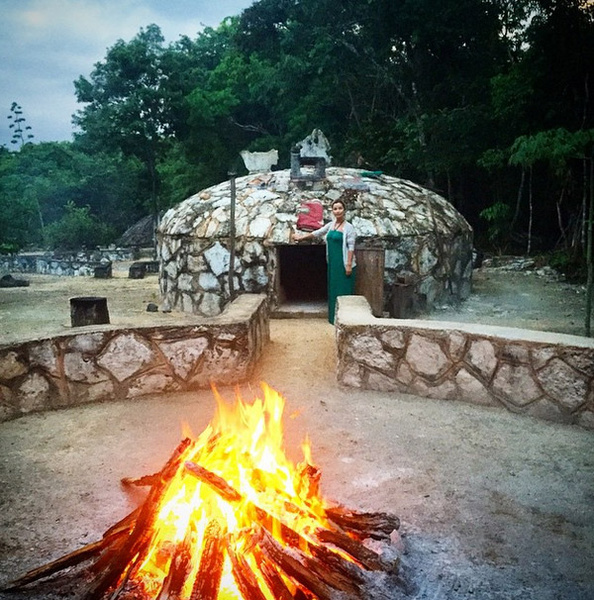 Орлова рядом с домиком шамана