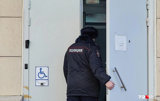 Приболел? Это не повод не прийти на работу — считают в угрозыске | Источник: Александр Ощепков / Городские медиа