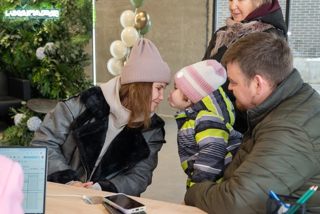 Первые жильцы уже получили ключи от своих квартир | Источник: ООО&nbsp;«СЗ Мидгард Рус»