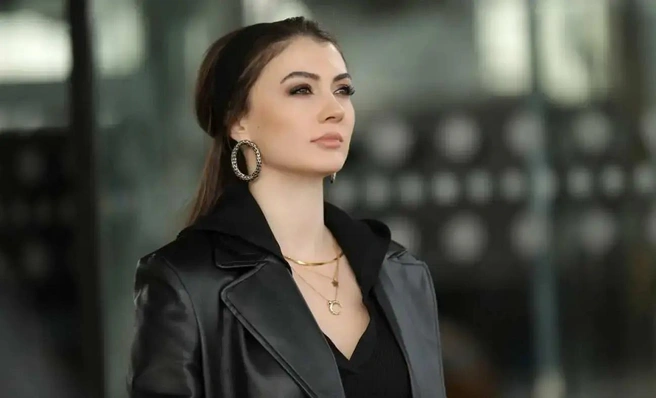 Еще одна звездная роль талантливой актрисы | Источник: кадр из сериала «Любовь, разум, месть» (16+), реж. Мурат Озтюрк, Корай Керимолу, студия No Dokuz Productions, 2021–2022 год