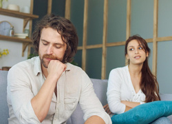 Бесполезно ждать: 7 причин, почему мужчина никогда не извиняется перед вами