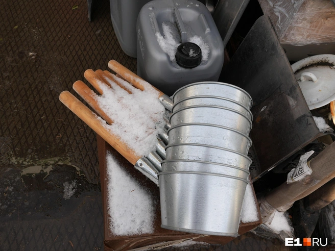 Покупатели приезжают к ней, чтобы найти что-то полезное для дома | Источник: Кирилл Кушнов / E1.RU