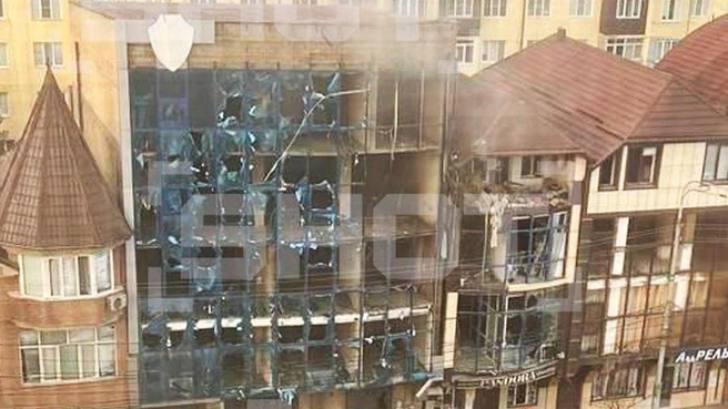 Последствия прилета, предположительно, в Махачкале | Источник: Shot / Telegram