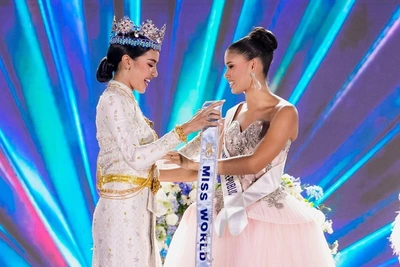 Школьная учительница стала главной красавицей планеты — смотрим фото обворожительной девушки