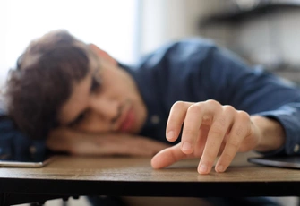 «Днем спать больше не хочу»: личный опыт борьбы с апатией 43-летнего журналиста