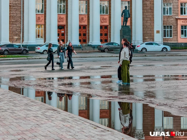 С лужами можно много экспериментировать | Источник: Булат Салихов / UFA1.RU