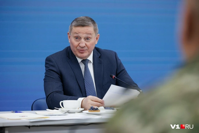 Как охарактеризовал Андрей Бочаров: «Давайте сделаем эту тяжелую и нужную работу вместе из человеческих побуждений. Спасибо» | Источник: Алексей Волхонский / V1.RU