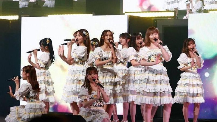 Столько участниц не запомнить: как работают AKB48, HKT48 и другие j-pop группы?