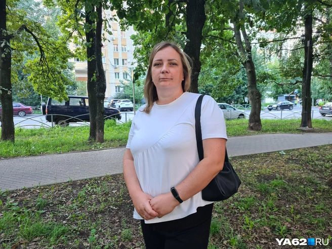 Супруга Юлия всегда рядом с мужем | Источник: Светлана Коновалова / YA62.RU