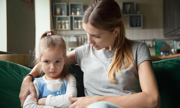 Никогда их не произносите: 3 фразы родителей, которые программируют ребенка на нищету