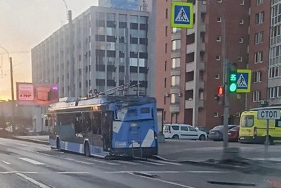 ДТП с автобусом и троллейбусом на Ленинском проспекте