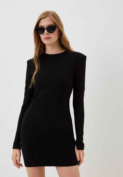 Черное мини-платье с акцентом на плечи