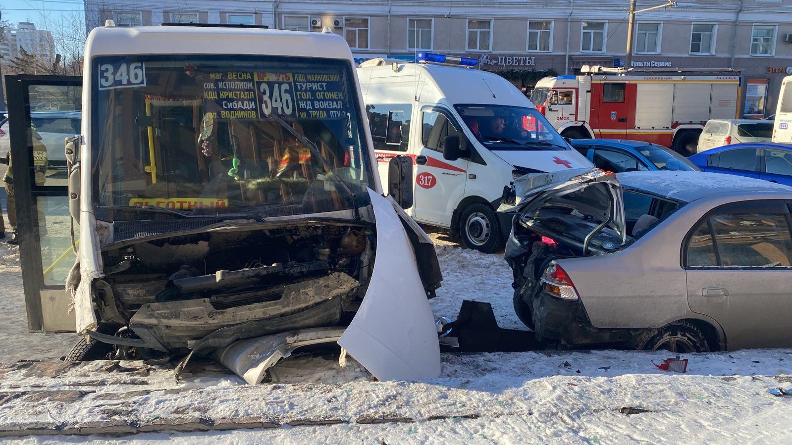 LNG fdnj,ECF B fdnj. Автобус врезался в машину. 12 января 19 года