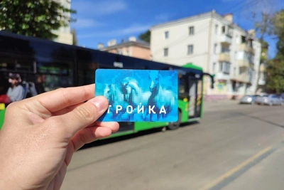 В Иркутске автобусы начали принимать карту «Тройка»