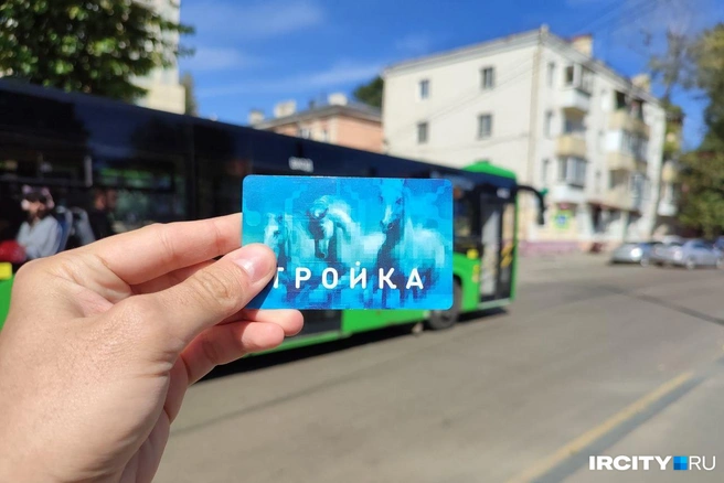 Прямо как в столице. В некоторых автобусах Иркутска начали принимать к оплате карту «Тройка» | Источник: Даниил Конин / «ИрСити»