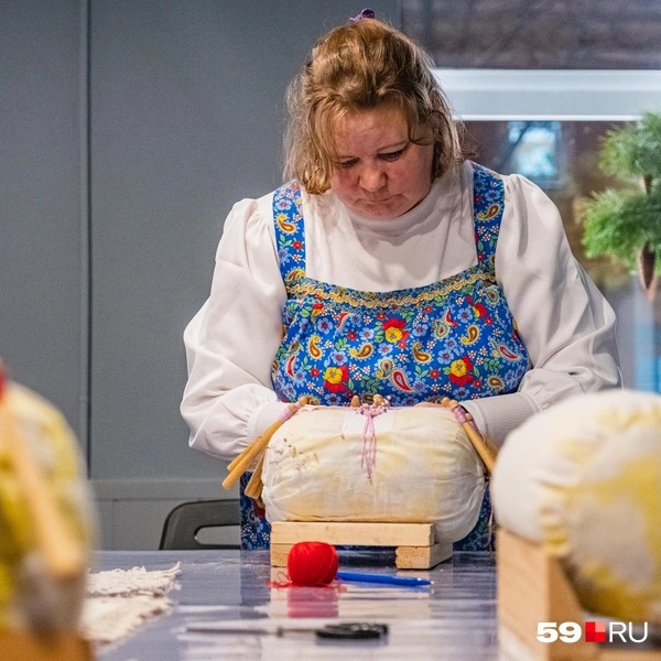 Для основы используют валики-подушки | Источник: Тимофей Калмаков / 59.RU