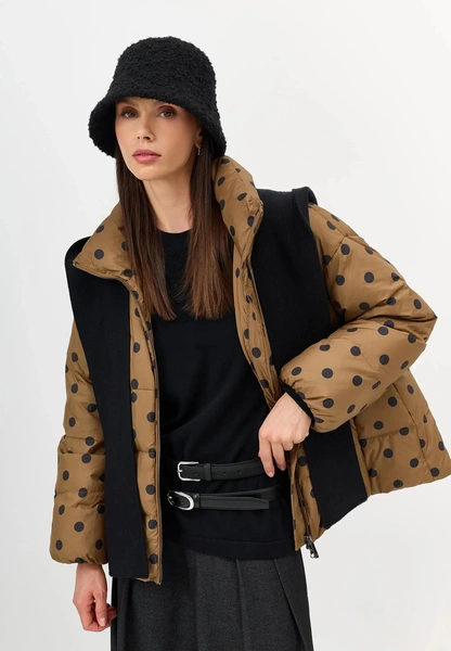 Polka dot остается с нами и этой зимой: где купить «теплый» горошек и как его стилизовать