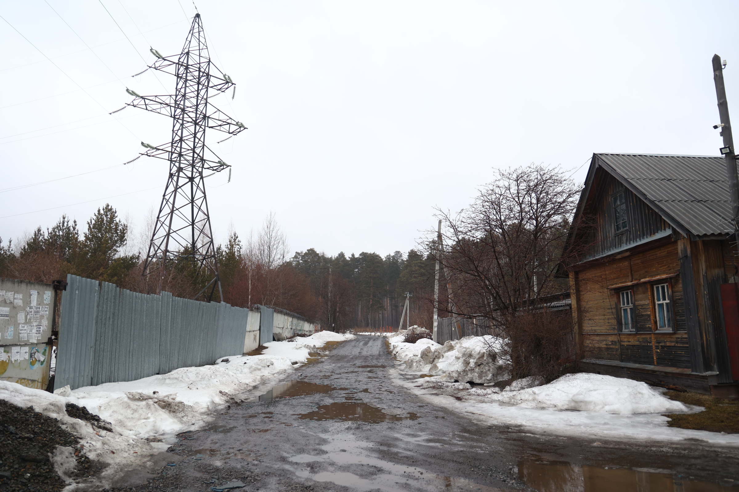 Под Екатеринбургом решили построить новую свалку: почему свозят мусор к  поселку Изоплит возле Шарташа - 4 апреля 2024 - Е1.ру