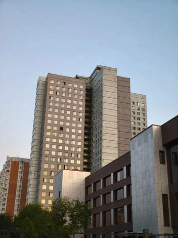 Так выглядит общежитие со стороны | Источник: Мария ресторанный критик / «Яндекс Карты»