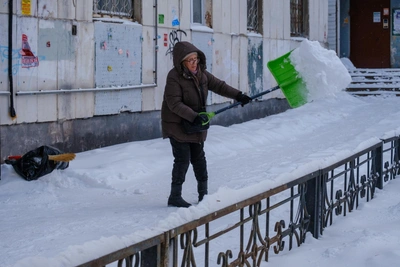 Ryazan Residents Earn Money by Clearing Snow Themselves