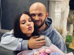 Фолловеры уверены, что Оксана Самойлова намекнула на пол ребенка, показав купленные для него вещи