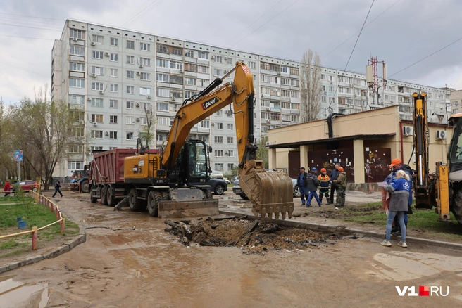 Устранить аварию обещают примерно к 14:00 | Источник: Алексей Волхонский / V1.RU
