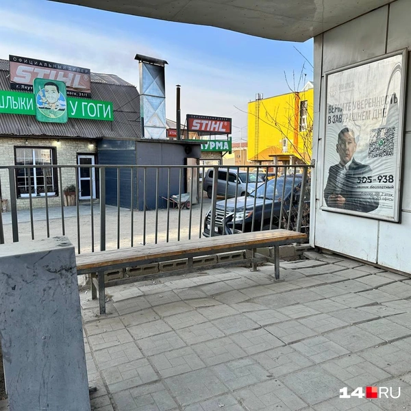 Скамейка снаружи | Источник: Илья Константинов / 14.RU