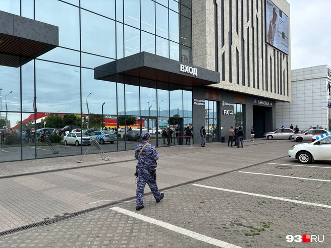 В 14:45 в соцсетях ТЦ&nbsp;появилось сообщение: «Торговый центр WESTMALL закрыт до неопределенного времени. Об открытии сообщим позже» | Источник: Никита Зырянов / 93.RU