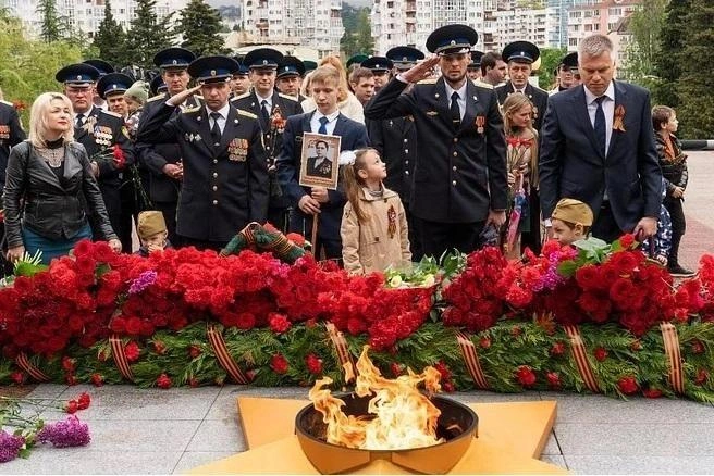 У Вечного огня пройдет праздничный парад  | Источник: SOCHI1.RU