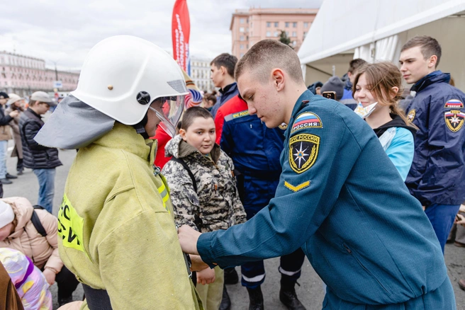 Взрослые и дети получают шанс всё потрогать, попробовать, примерить и даже выполнить практические задания | Источник: пресс-служба компании «Интерсвязь»