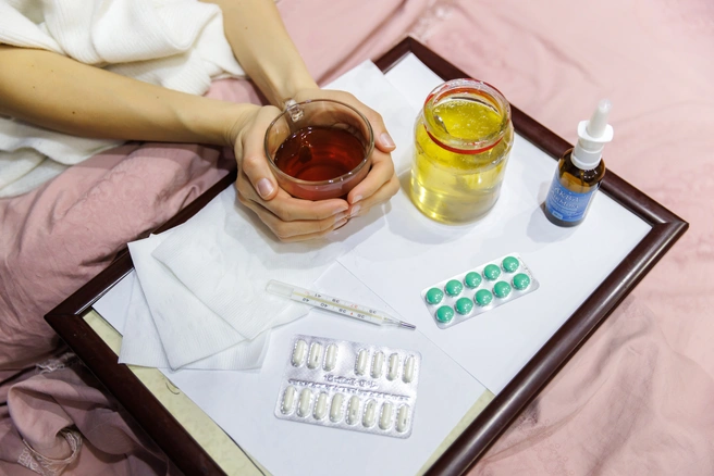 Врачи рекомендуют обильное питье и симптоматическое лечение | Источник: Алексей Волхонский / V1.RU