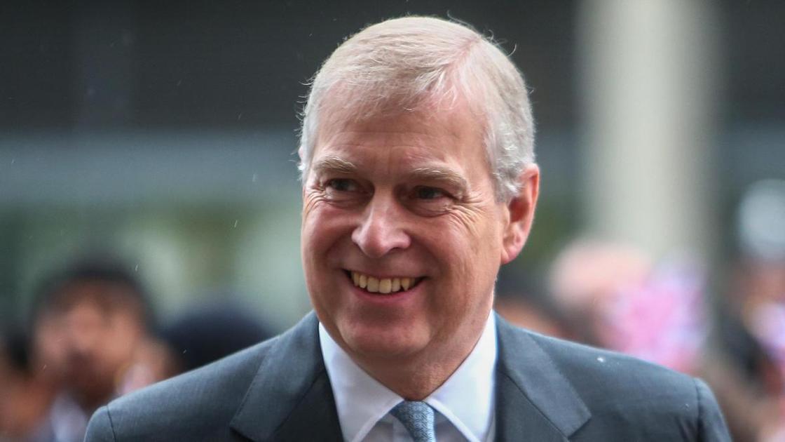 На что принц Эндрю спускал деньги Короны