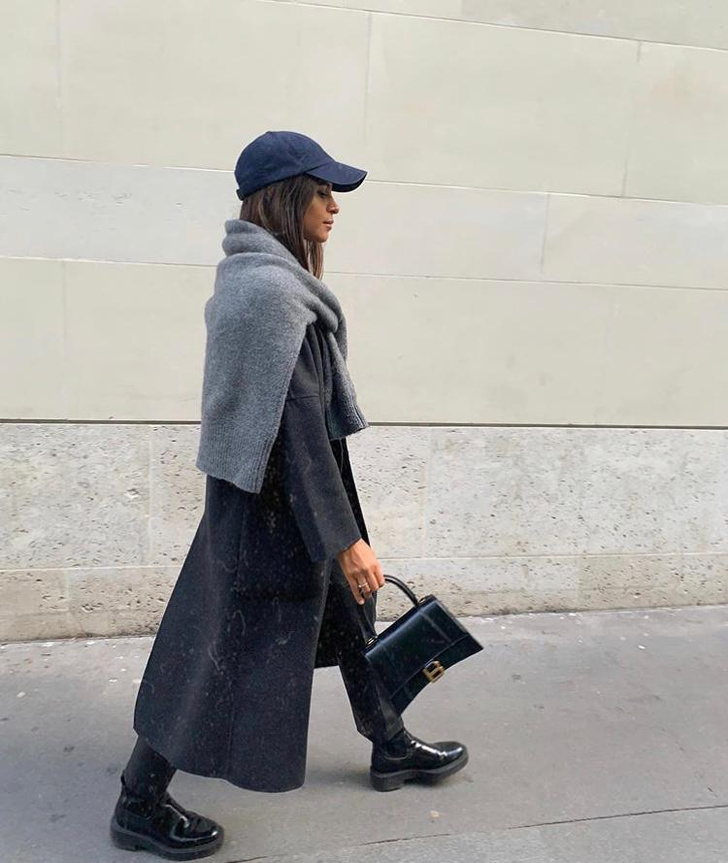 Свитер на пальто: микротренд этой осени показывает блогер из Лондона