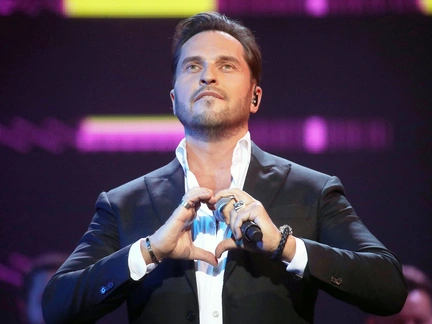 Конфликт на премии МУЗ-ТВ, слухи об эмиграции, мама, не принимающая жену. Скандалы Александра Реввы