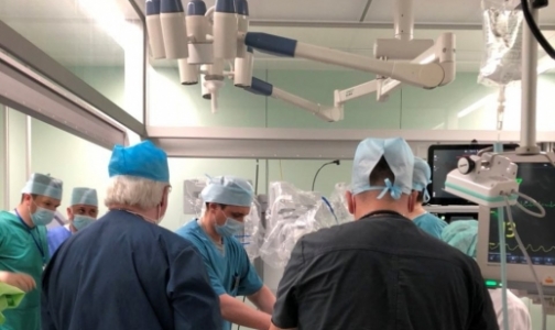 Хирурги Мариинской больницы прооперировали первого пациента с роботом da Vinci